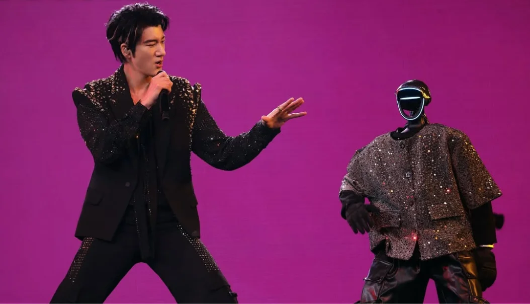 Wang Leehom Dances with Robots