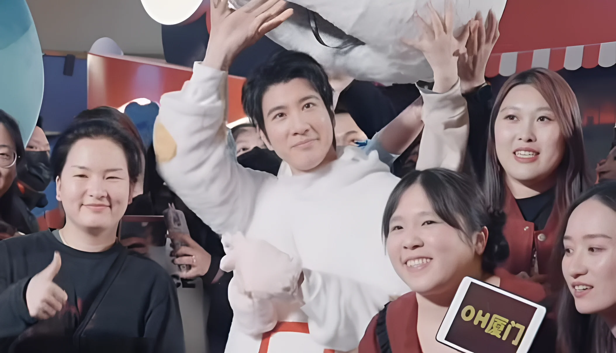 Wang Leehom Surprises Fans